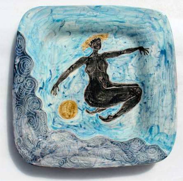 Square plate with woman and sun at sea - Morag MacInnes