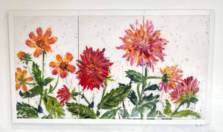 Dahlias Splashback - Diana Tonnison