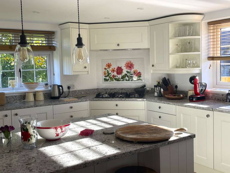 Dahlias Splashback - Diana Tonnison