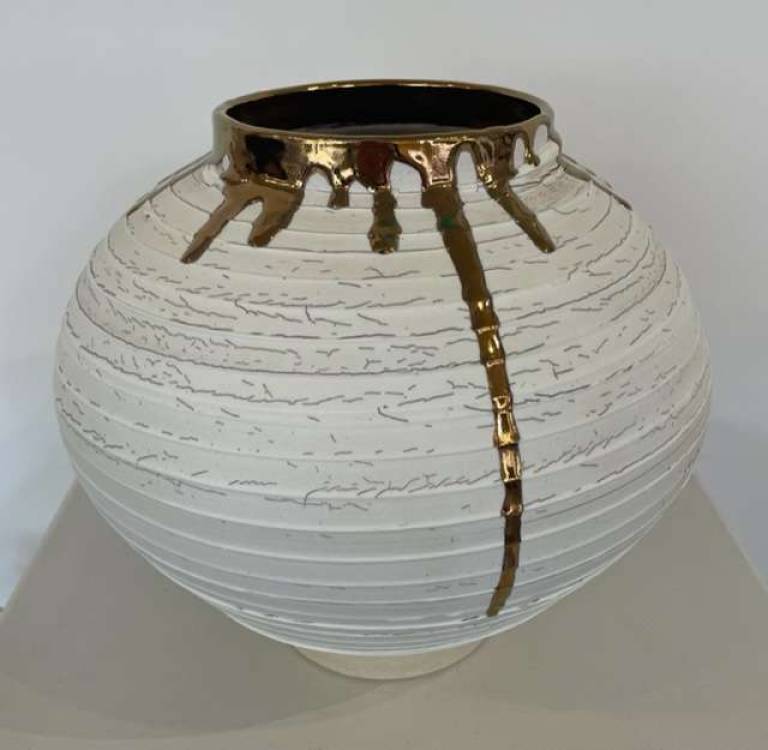 Crackle textured Moon Jar with Copper Lustre - Alex McCarthy