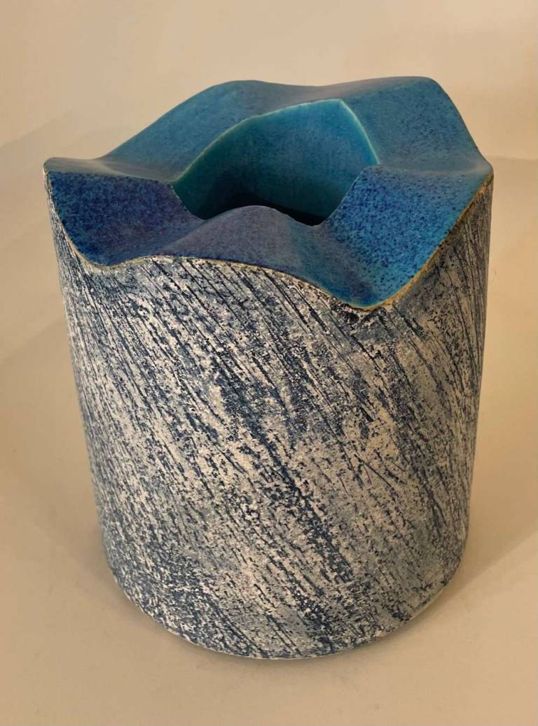 Wavy edged cylinder - Nick Robatto