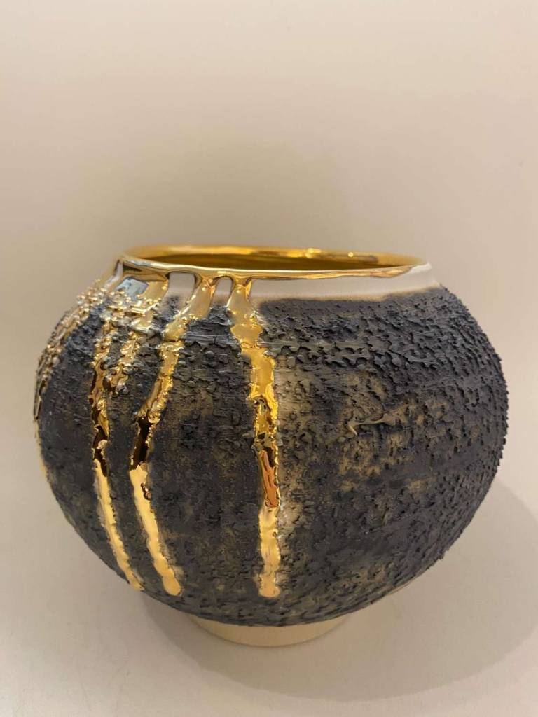 Textured Moon Jar with Gold Lustre - Alex McCarthy