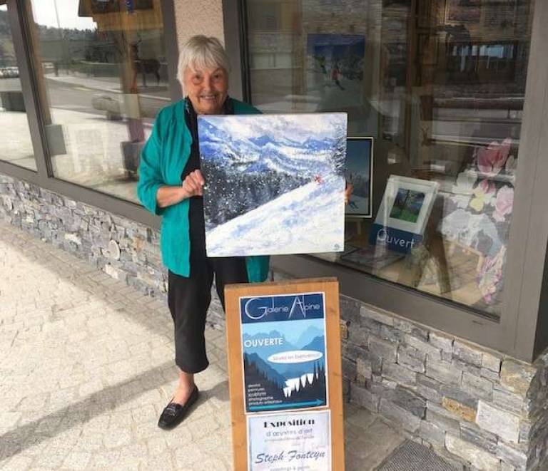 Skiing the Dream. Sally with her painting outside Galerie Alpine - Sally Bassett