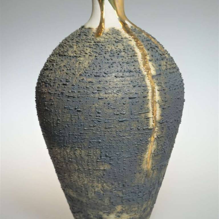 Textured Vase With Gold Lustre Small/Medium