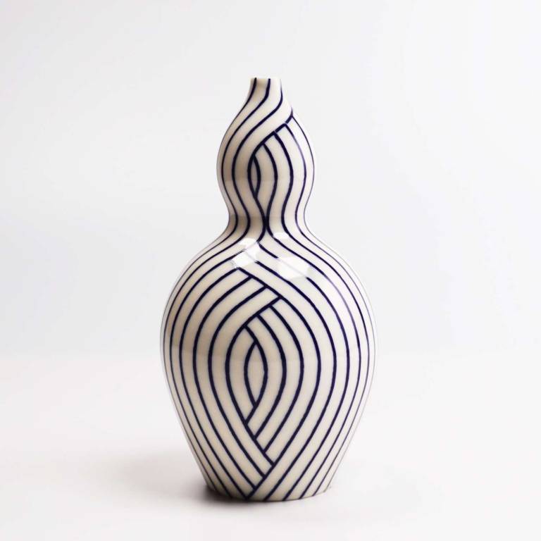 Medium Layered Lines Venus Bottle